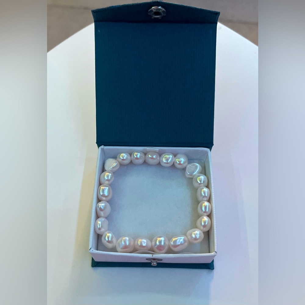 Pearl bracelet